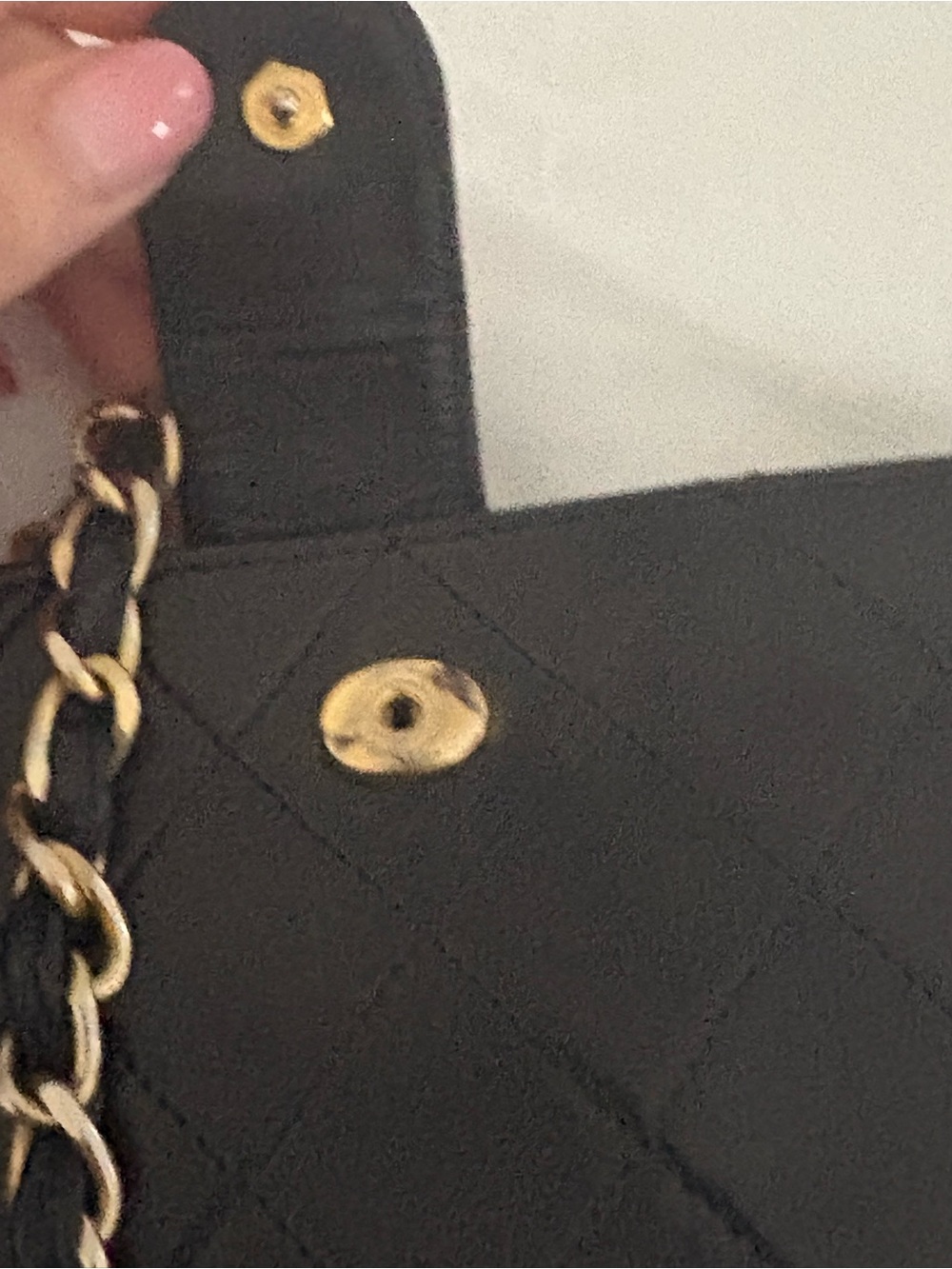 Vintage CHANEL Black Quilted Leather Shoulder Bag with Gold Chain - Picture 3 of 11